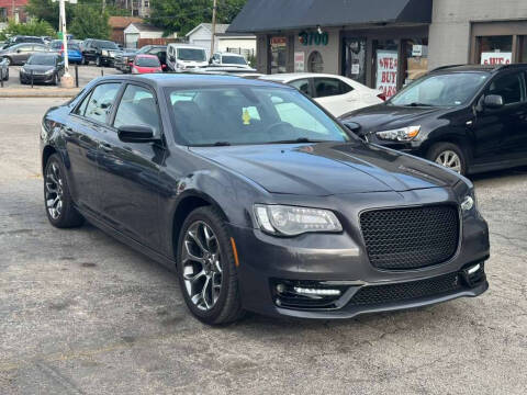 2018 Chrysler 300 Touring RWD photo
