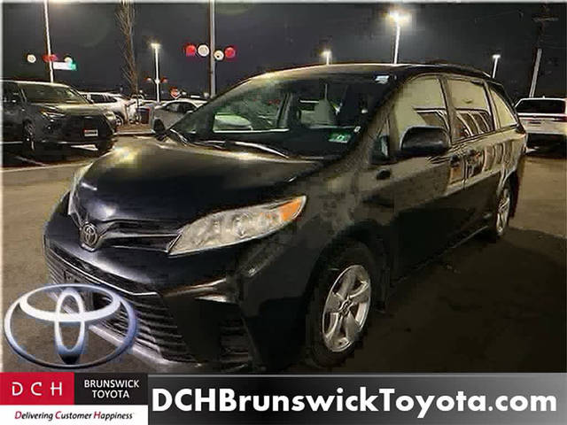 2018 Toyota Sienna LE FWD photo