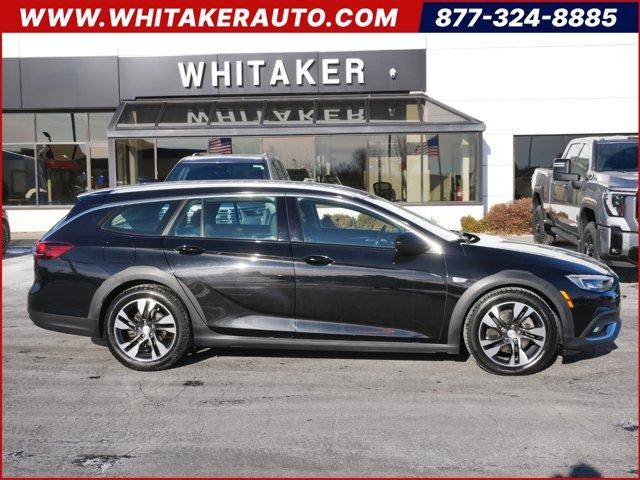 2018 Buick Regal TourX Essence AWD photo