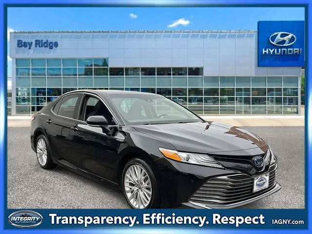 2018 Toyota Camry Hybrid XLE FWD photo
