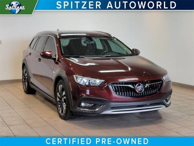 2018 Buick Regal TourX Essence AWD photo