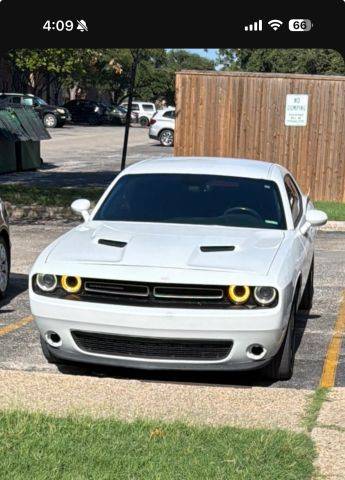2015 Dodge Challenger SXT RWD photo