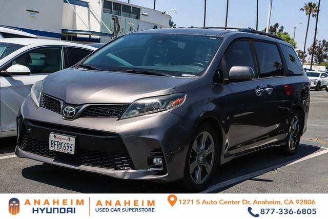 2018 Toyota Sienna SE FWD photo