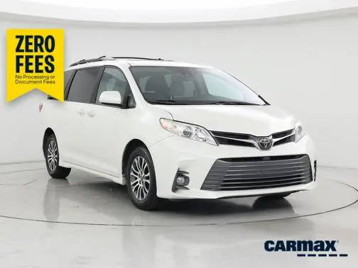 2018 Toyota Sienna XLE FWD photo