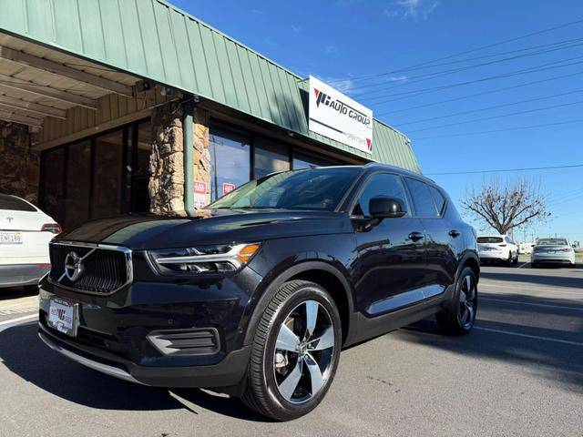 2019 Volvo XC40 Momentum AWD photo