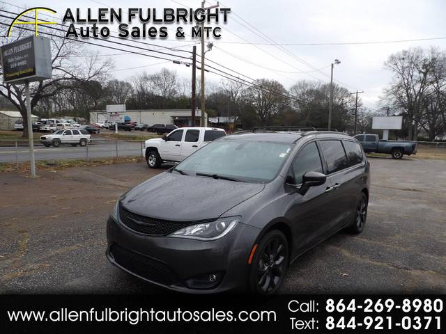 2018 Chrysler Pacifica Minivan Touring L Plus FWD photo