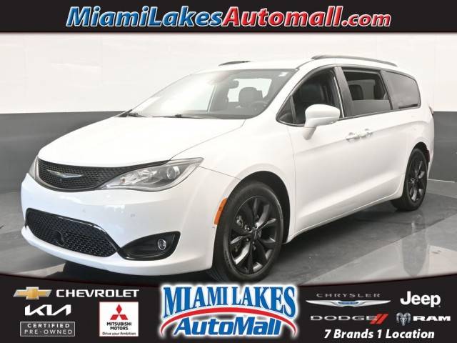 2018 Chrysler Pacifica Minivan Touring L Plus FWD photo