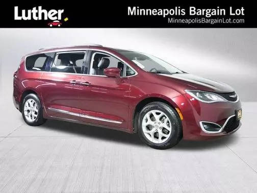 2018 Chrysler Pacifica Minivan Touring L Plus FWD photo