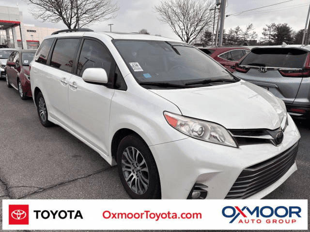 2018 Toyota Sienna XLE FWD photo