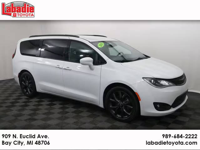 2018 Chrysler Pacifica Minivan Touring L Plus FWD photo