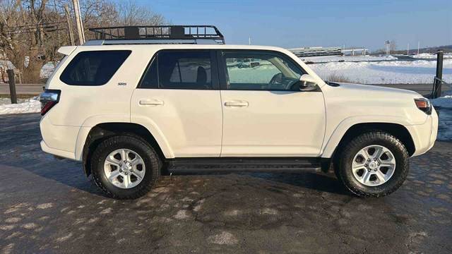 2018 Toyota 4Runner SR5 4WD photo