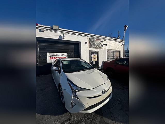 2018 Toyota Prius Four Touring FWD photo