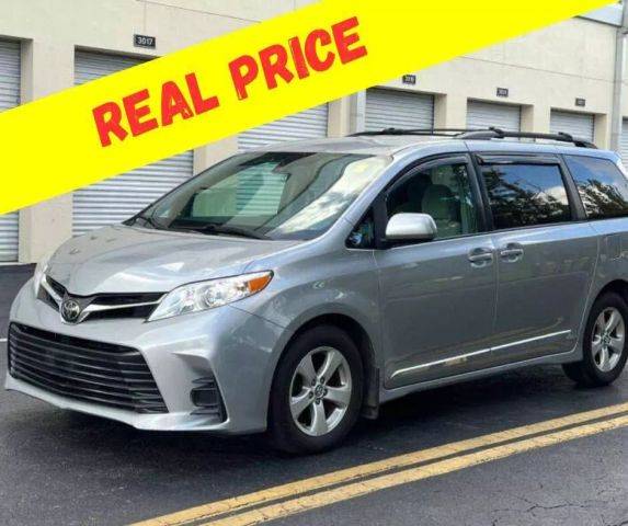 2018 Toyota Sienna LE FWD photo