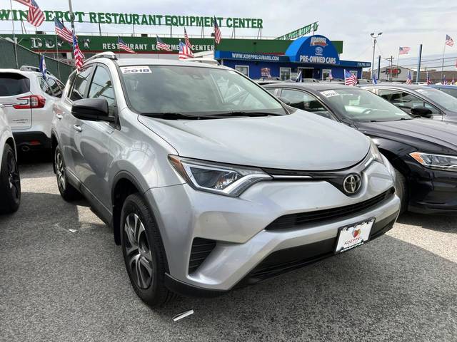 2018 Toyota RAV4 LE FWD photo