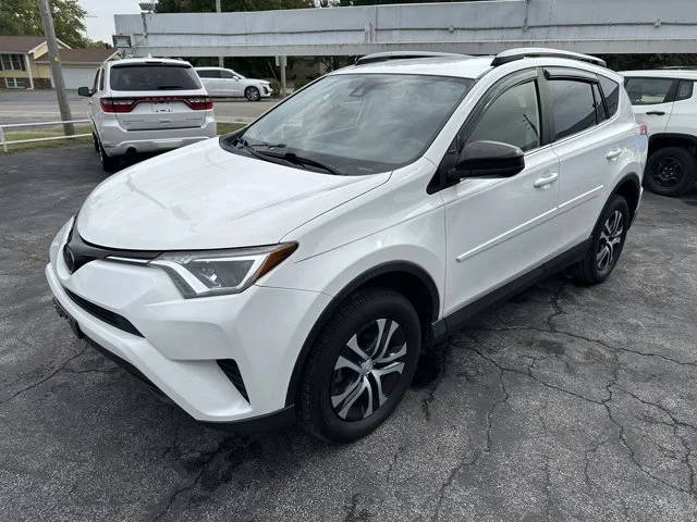 2018 Toyota RAV4 LE FWD photo
