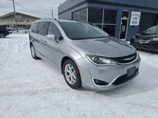 2018 Chrysler Pacifica Minivan Limited FWD photo