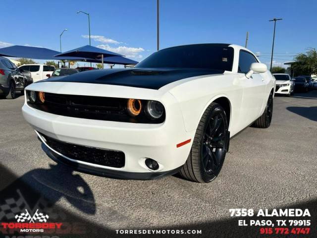 2018 Dodge Challenger SXT RWD photo