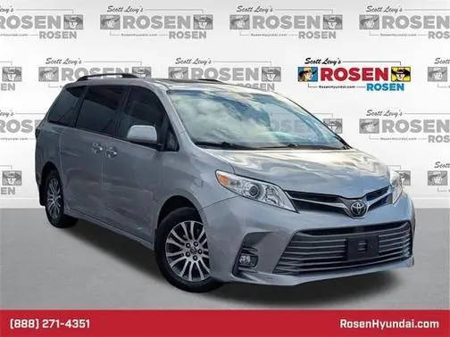 2018 Toyota Sienna XLE Premium FWD photo