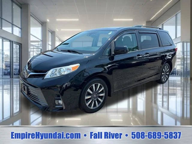 2018 Toyota Sienna XLE AWD photo