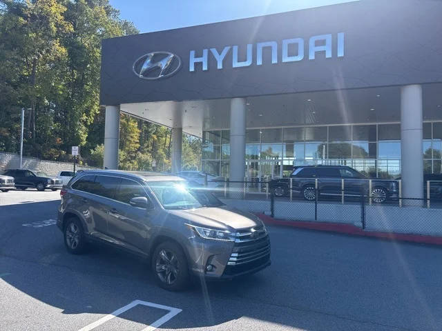 2018 Toyota Highlander Limited Platinum FWD photo