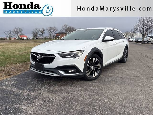 2018 Buick Regal TourX Essence AWD photo