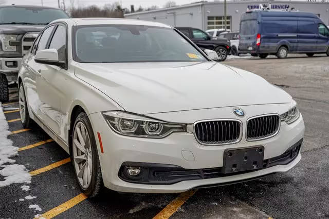 2018 BMW 3 Series 320i xDrive AWD photo