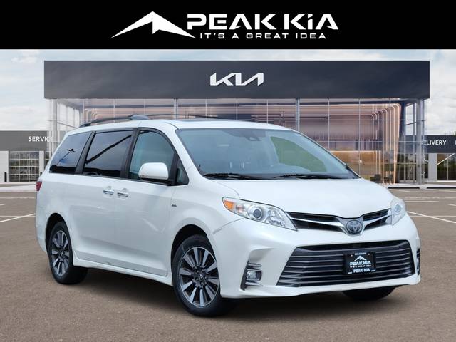 2018 Toyota Sienna XLE Premium AWD photo