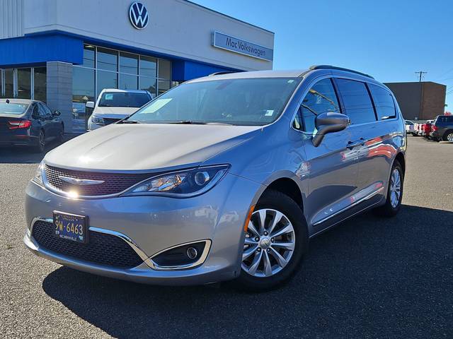 2017 Chrysler Pacifica Minivan Touring-L FWD photo
