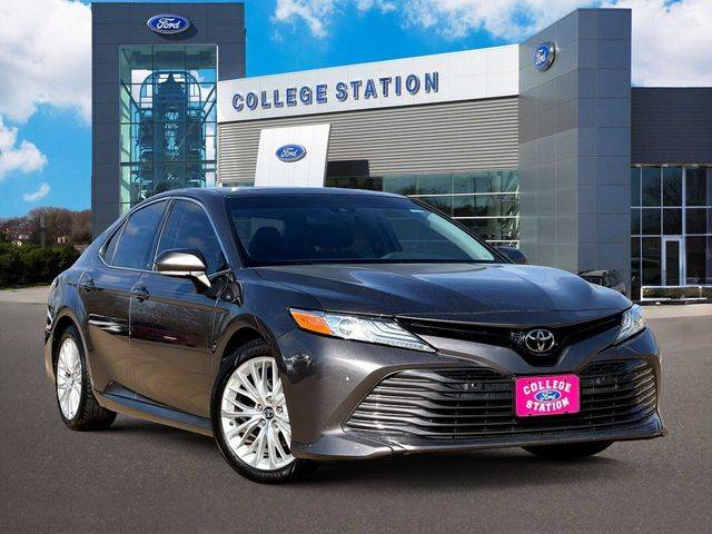 2018 Toyota Camry XLE FWD photo