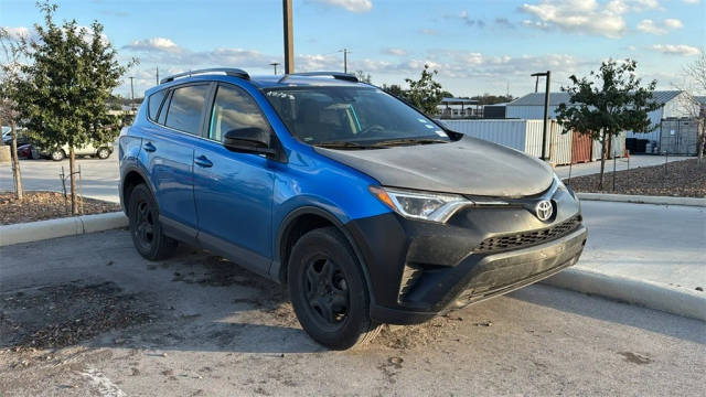 2018 Toyota RAV4 LE FWD photo