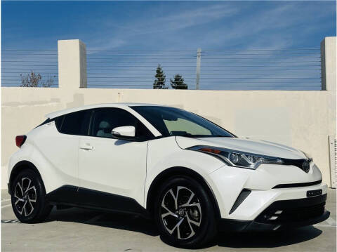 2019 Toyota C-HR XLE FWD photo