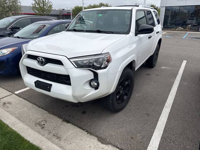 2018 Toyota 4Runner SR5 4WD photo
