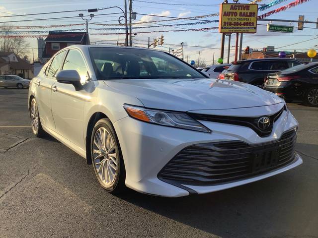 2018 Toyota Camry XLE FWD photo
