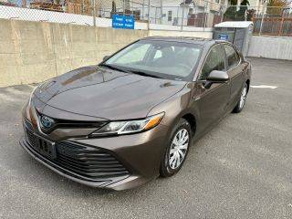 2018 Toyota Camry Hybrid LE FWD photo
