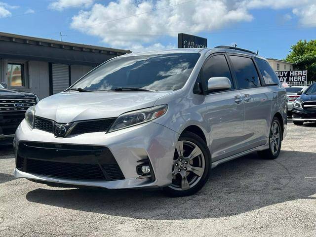 2018 Toyota Sienna SE FWD photo