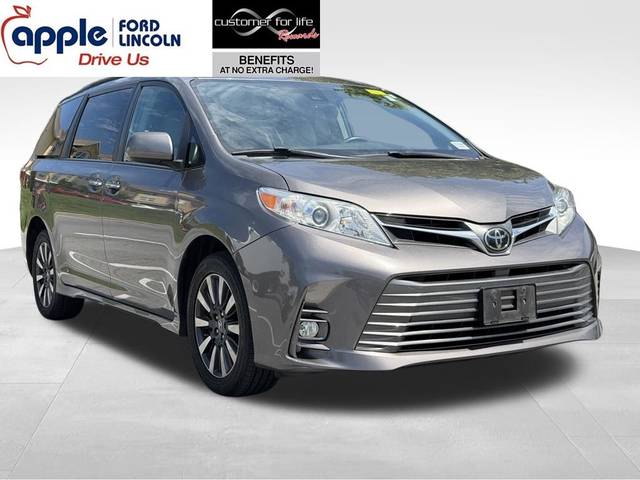 2018 Toyota Sienna XLE Premium AWD photo