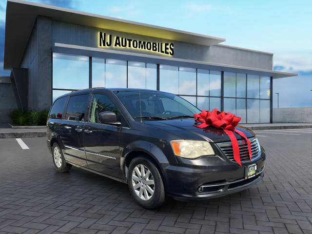 2016 Chrysler Town and Country Touring FWD photo