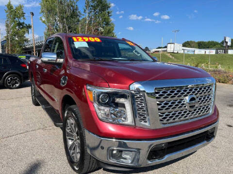 2017 Nissan Titan SL 4WD photo