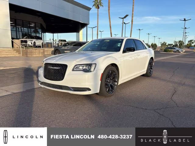 2019 Chrysler 300 Touring RWD photo