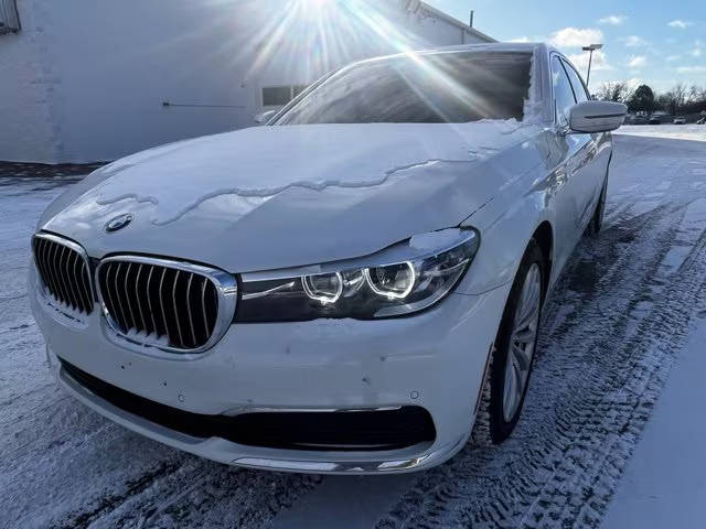 2019 BMW 7 Series 740i RWD photo