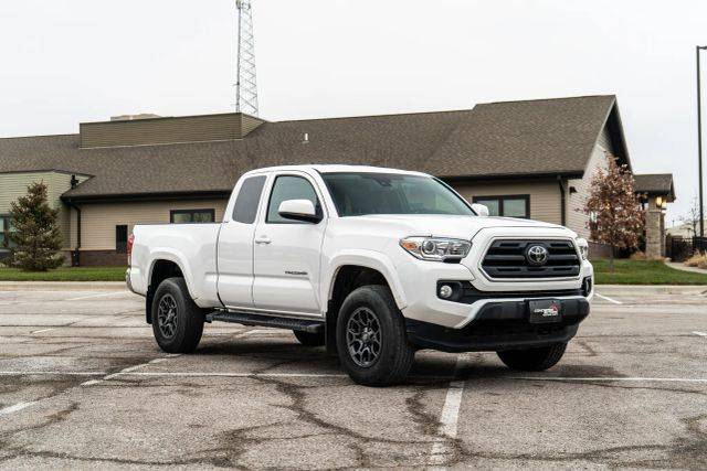 2018 Toyota Tacoma SR5 4WD photo