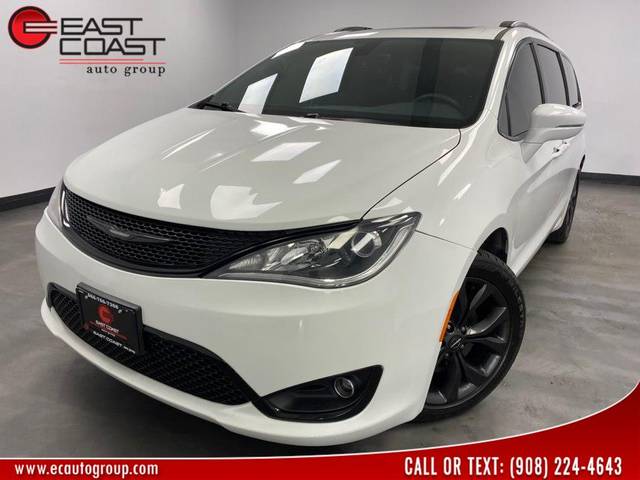 2018 Chrysler Pacifica Minivan Limited FWD photo