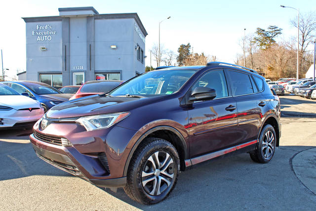 2018 Toyota RAV4 LE FWD photo