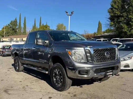 2017 Nissan Titan XD SV 4WD photo
