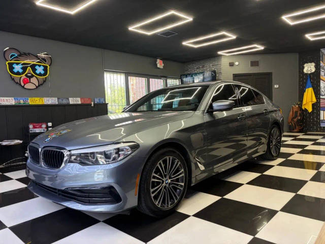 2019 BMW 5 Series 530e iPerformance RWD photo