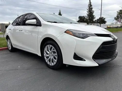 2019 Toyota Corolla LE FWD photo