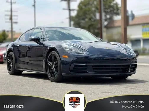 2018 Porsche Panamera RWD photo