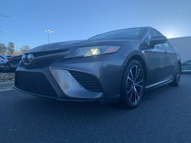 2018 Toyota Camry SE FWD photo