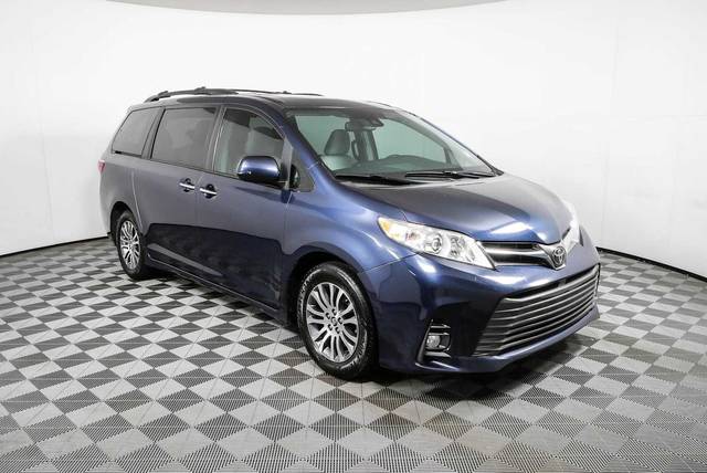 2018 Toyota Sienna XLE FWD photo