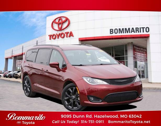 2018 Chrysler Pacifica Minivan Touring L Plus FWD photo